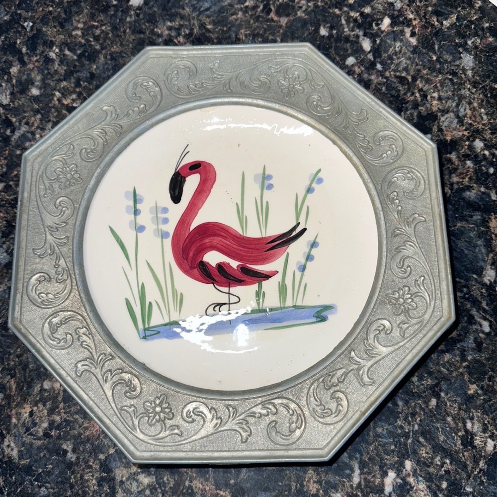Vintage Hand Gemalt Flamingo Ceramic Plate in Ornate Metal Frame Italy